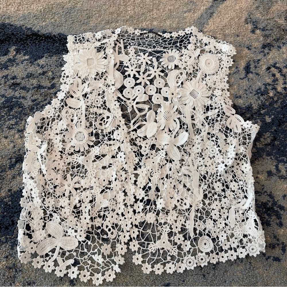 Elie Tahari White Floral Lace Blouse